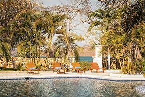 Papagayo Golden Palms Beachfront Hotel