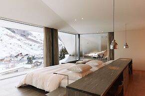 7132 Hotel