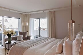 7132 Hotel