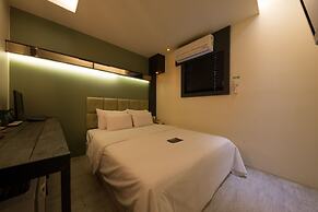 Achasan Station Wall Hotel