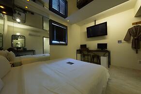 Achasan Station Wall Hotel