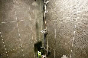 Achasan Station Wall Hotel