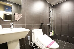 Achasan Station Wall Hotel