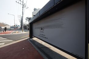 Achasan Station Wall Hotel