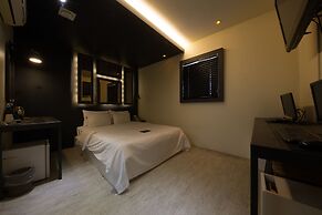 Achasan Station Wall Hotel