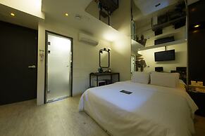 Achasan Station Wall Hotel