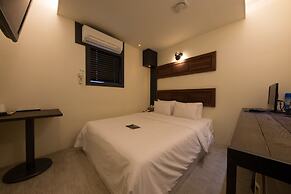 Achasan Station Wall Hotel