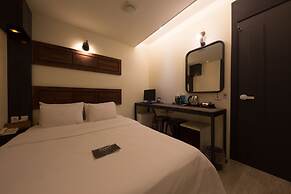 Achasan Station Wall Hotel