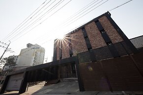 Achasan Station Wall Hotel