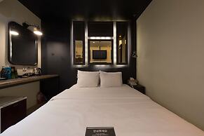 Achasan Station Wall Hotel