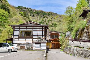Shirahone Onsen Tsuruya Ryokan