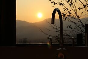 Chang Pai Hill - Adults Only