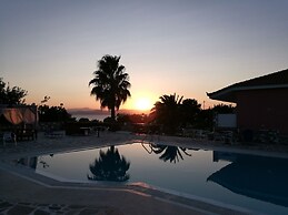 Saint George Hotel & Rooms