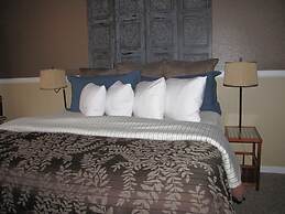 White House Inn on the Waterfront