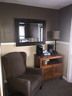 White House Inn on the Waterfront