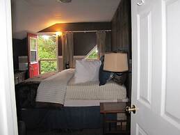 White House Inn on the Waterfront