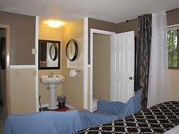 White House Inn on the Waterfront