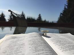 White House Inn on the Waterfront