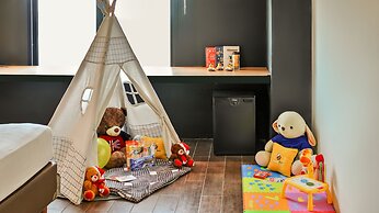 Yellow Bee Tangerang