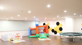 Yellow Bee Tangerang