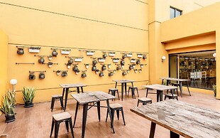 Yellow Bee Tangerang