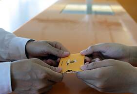 Yellow Bee Tangerang