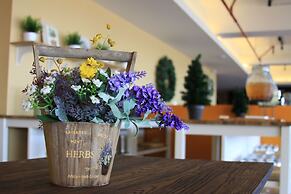 Yellow Bee Tangerang