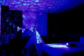 Yellow Bee Tangerang