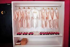 Yellow Bee Tangerang