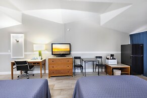 Warm Mineral Springs Motel