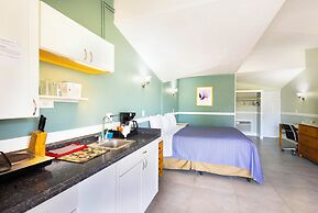 Warm Mineral Springs Motel