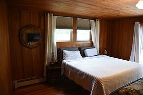 Belknap Point Inn