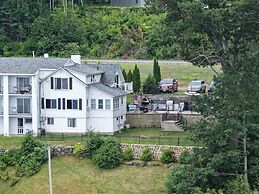Belknap Point Inn