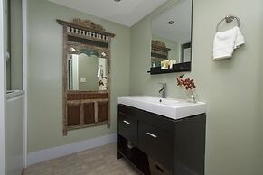 Royal Hawaiian Hospitality