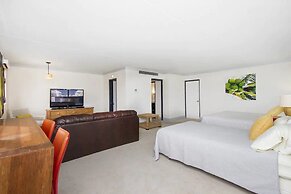 Royal Hawaiian Hospitality