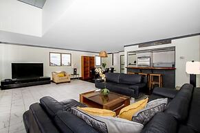 Royal Hawaiian Hospitality