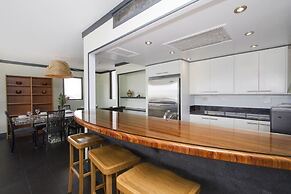 Royal Hawaiian Hospitality