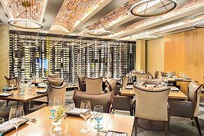 WATERMARK Baton Rouge, Autograph Collection