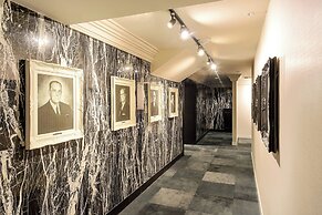 WATERMARK Baton Rouge, Autograph Collection