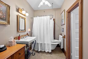 Goodbread House Bed & Breakfast Inn