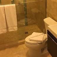 Gold Coast Luxurious and Stylish Condo