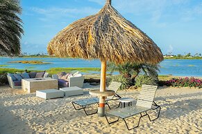 Gold Coast Luxurious and Stylish Condo