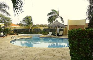 Gold Coast Luxurious and Stylish Condo