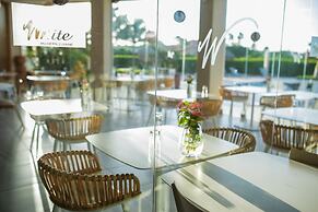 Gold Coast Luxurious and Stylish Condo