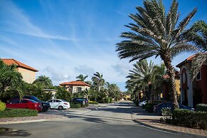 Gold Coast Luxurious and Stylish Condo