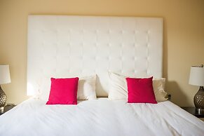 Gold Coast Luxurious and Stylish Condo