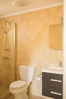 Gold Coast Luxurious and Stylish Condo