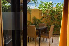 Gold Coast Luxurious and Stylish Condo