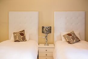 Gold Coast Luxurious and Stylish Condo