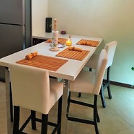 Gold Coast Luxurious and Stylish Condo